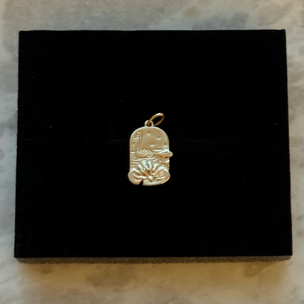 Catbird Water Lily Poem Charm (14K Yellow Gold)